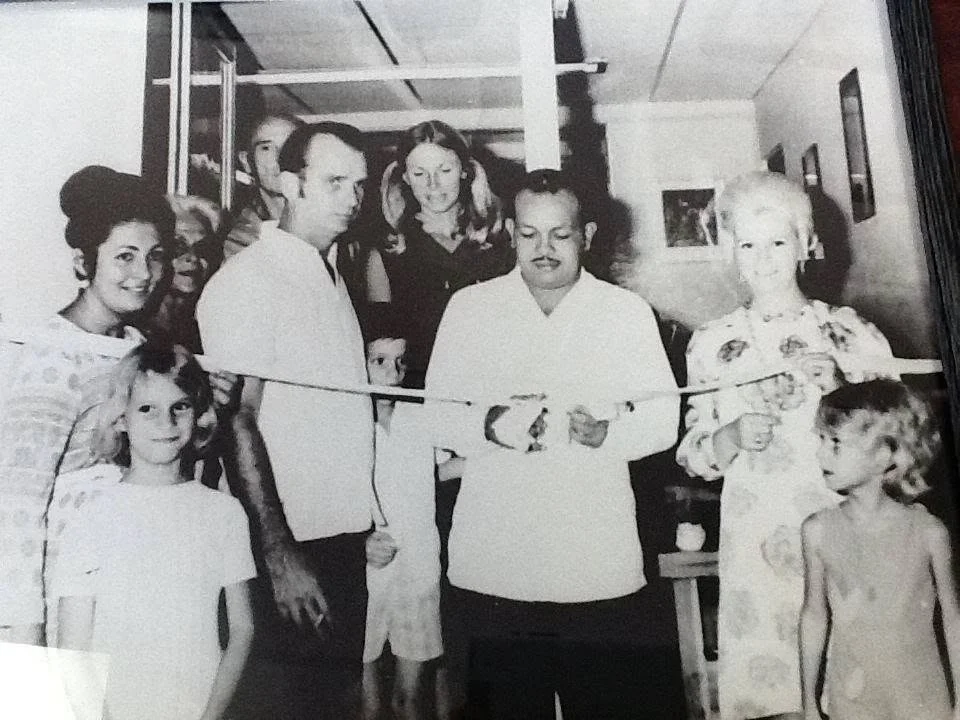 Fotografía original de la inauguración de Lang-Lab Acapulco en 1967